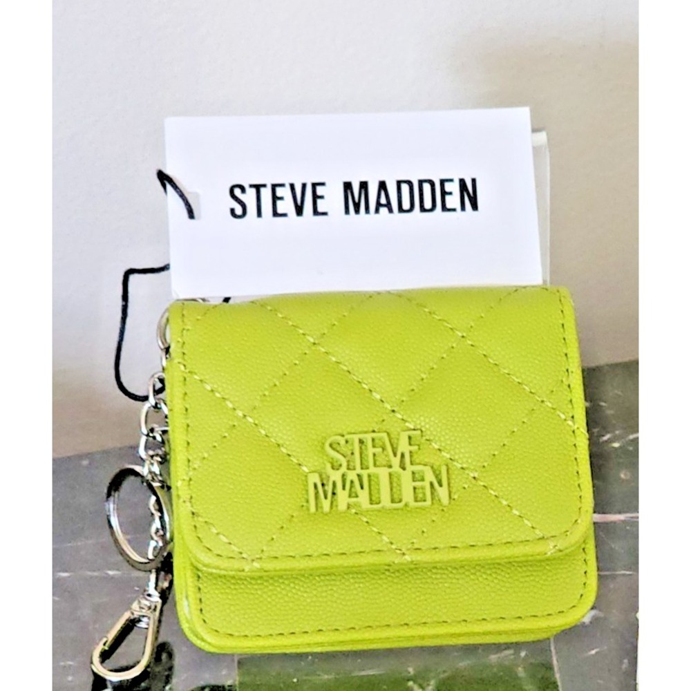 Steve Madden Card Case in Avacado Green